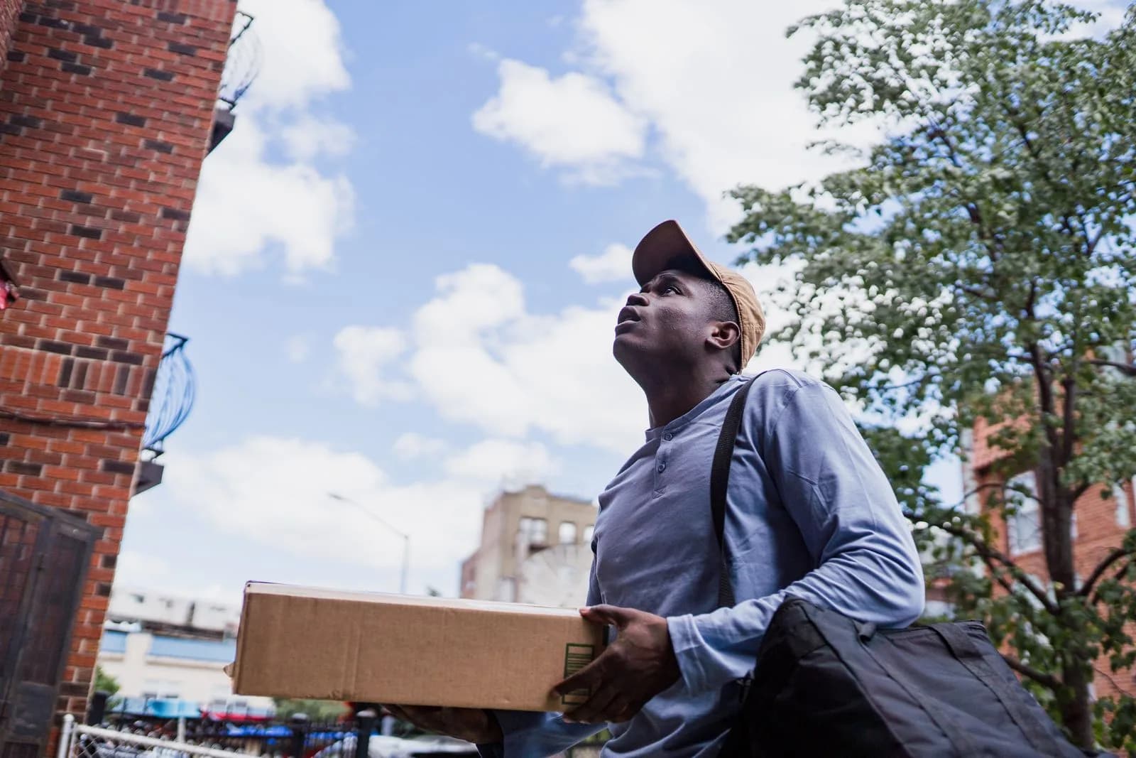 Courier customer delivery — Logistics & Transportation marketing by TML Agency