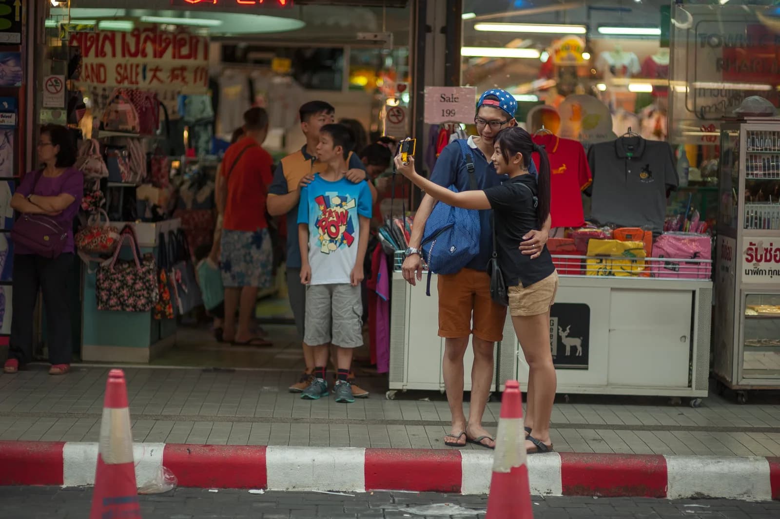 Travelers sharing trip memories — Travel Agencies & Tour Operators marketing by TML Agency